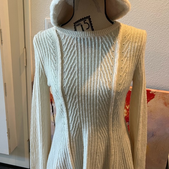 Ann Taylor Wool SX 70% Wool, 30% Nylon Handwash Cold or Dry Clean. - Picture 2 of 4